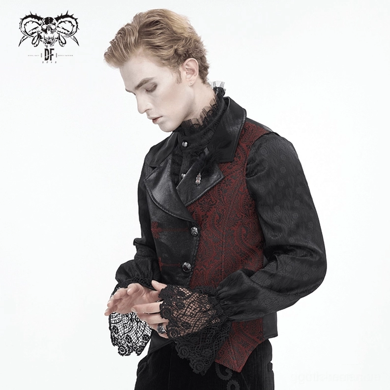 Schichten-Styling der Gothic Paisley Weste über schwarzem T-Shirt mit Ketten-Accessoires