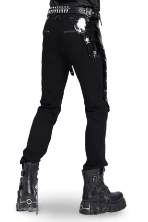 Gothic punk kunstleder lederhose rückansicht drei-viertel-winkel mit glänzend patent-leder seitentaschen und nieten-details