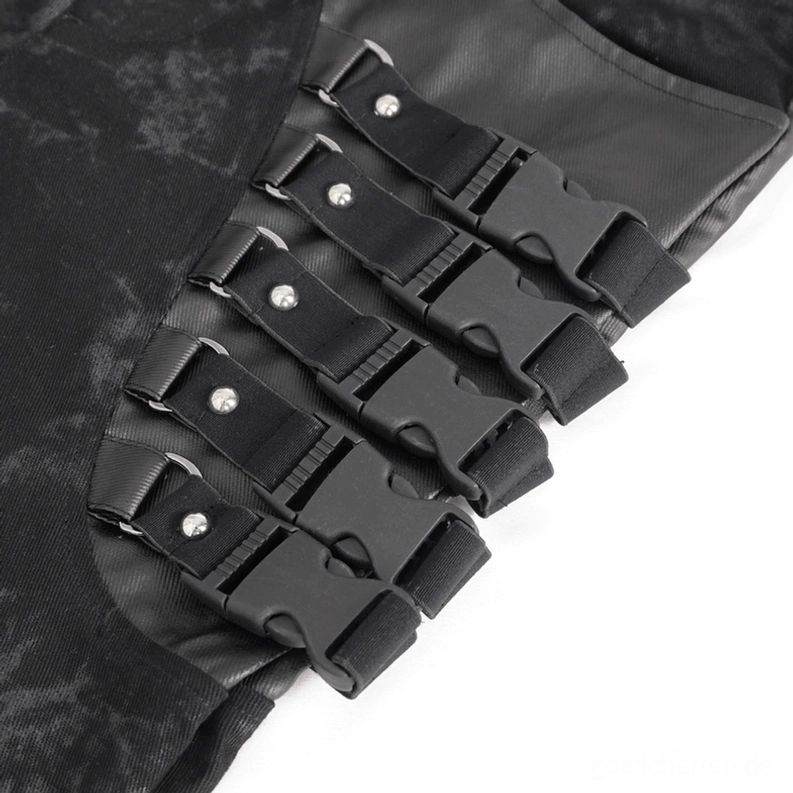Großaufnahme der verstellbaren Schnallengurte mit Metallfasteneran der schwarzen Gothic-Röhrenhose