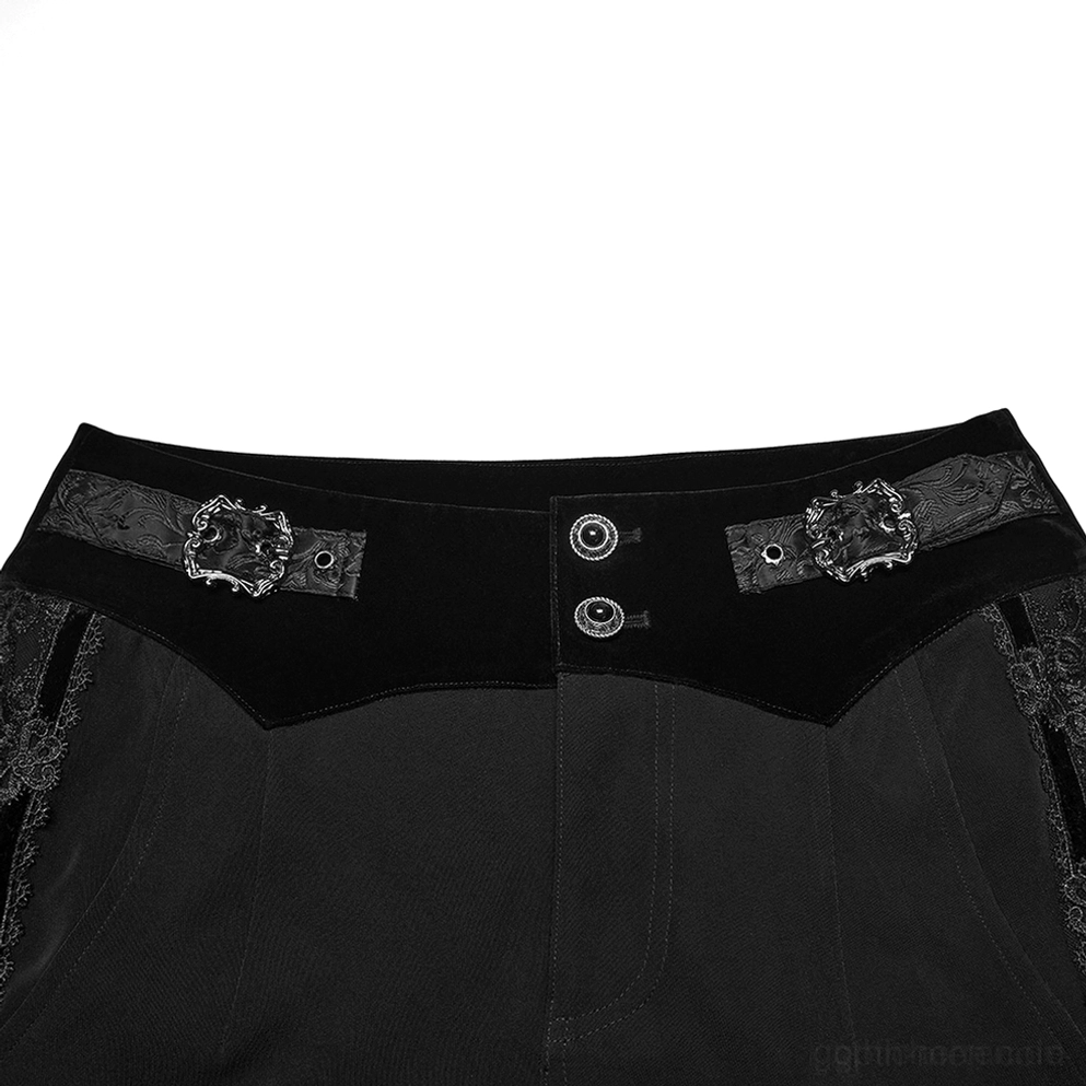 Nahaufnahme des Taillenbands der gotischen Röhrenhose - Doppelknopfverschluss, vintage dekorative Schnallengurte und Samtbund-Overlay mit Stickerei