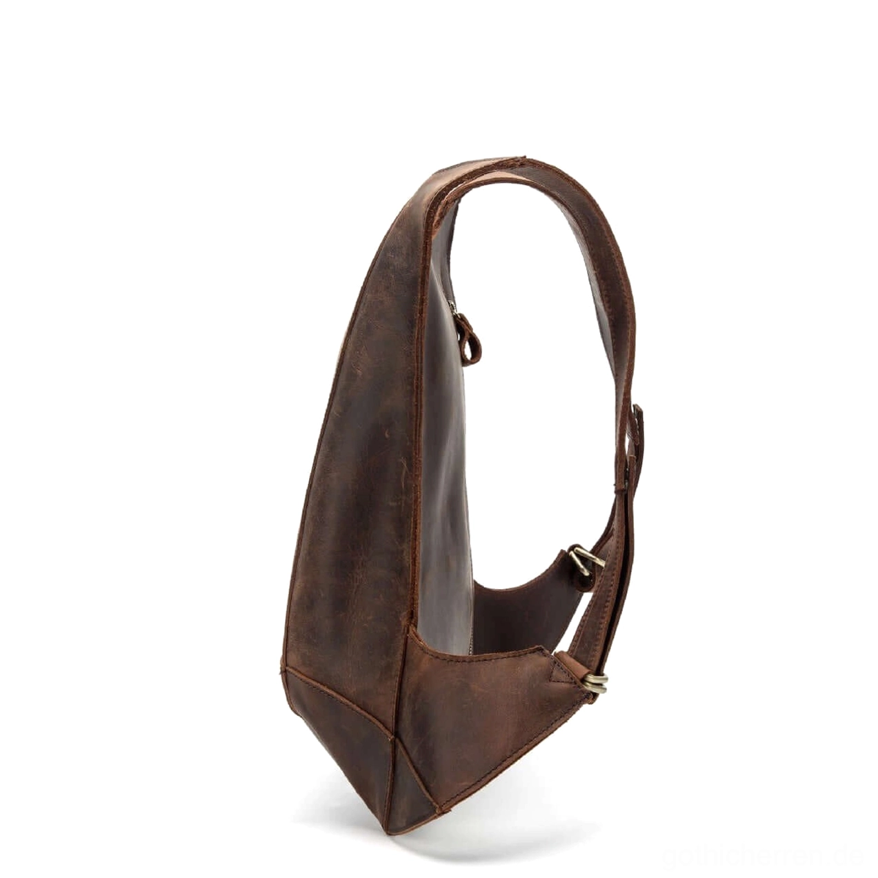 Dunkelbraun Leder Gothic Sling Rucksack Seitenprofil Ansicht verstellbarer einzelner Schultergurt Tragoptionen Alternative Fashion