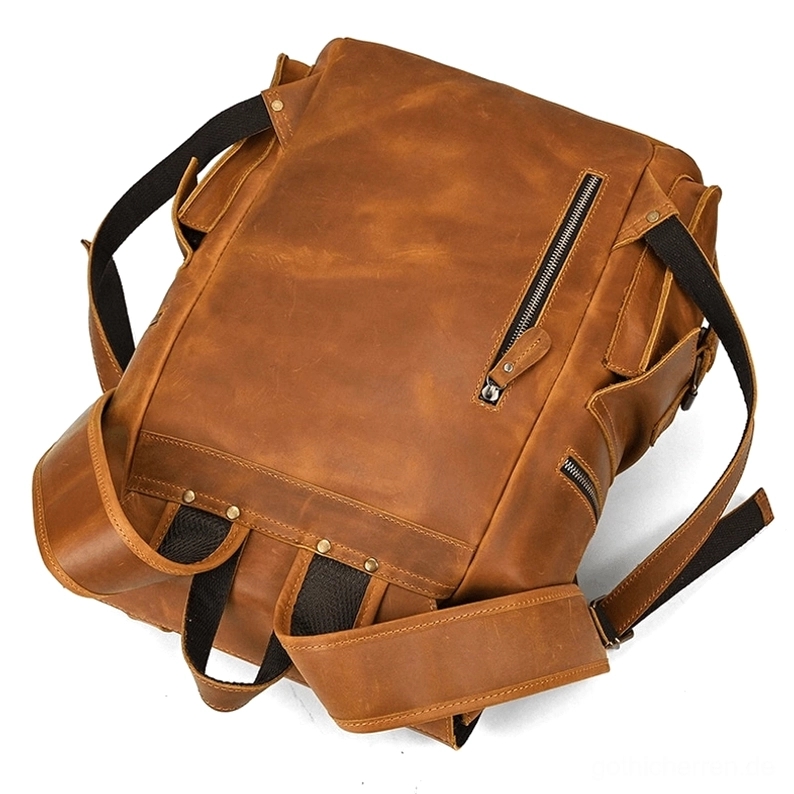 Dunkel-Ästhetik Leder Gothic Rucksack zeigt Klappendeckel-Verschlussmechanismus und Verschlüsse - Sicherheitsdetail