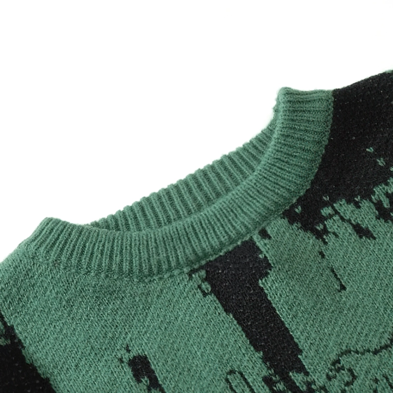 Nahaufnahme des gerippten Rundhals-Ausschnitts eines Gothic-Pullover mit zweifarbiger Webstruktur-Textur und Strickqualität-Detail