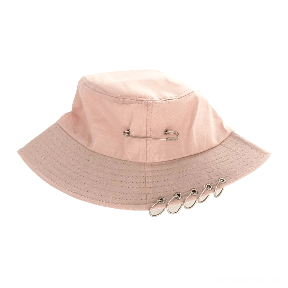 Rosa Gothic Bucket Hat Seitenansicht mit Sicherheitsnadel und verchromten Ring-Trim-Details