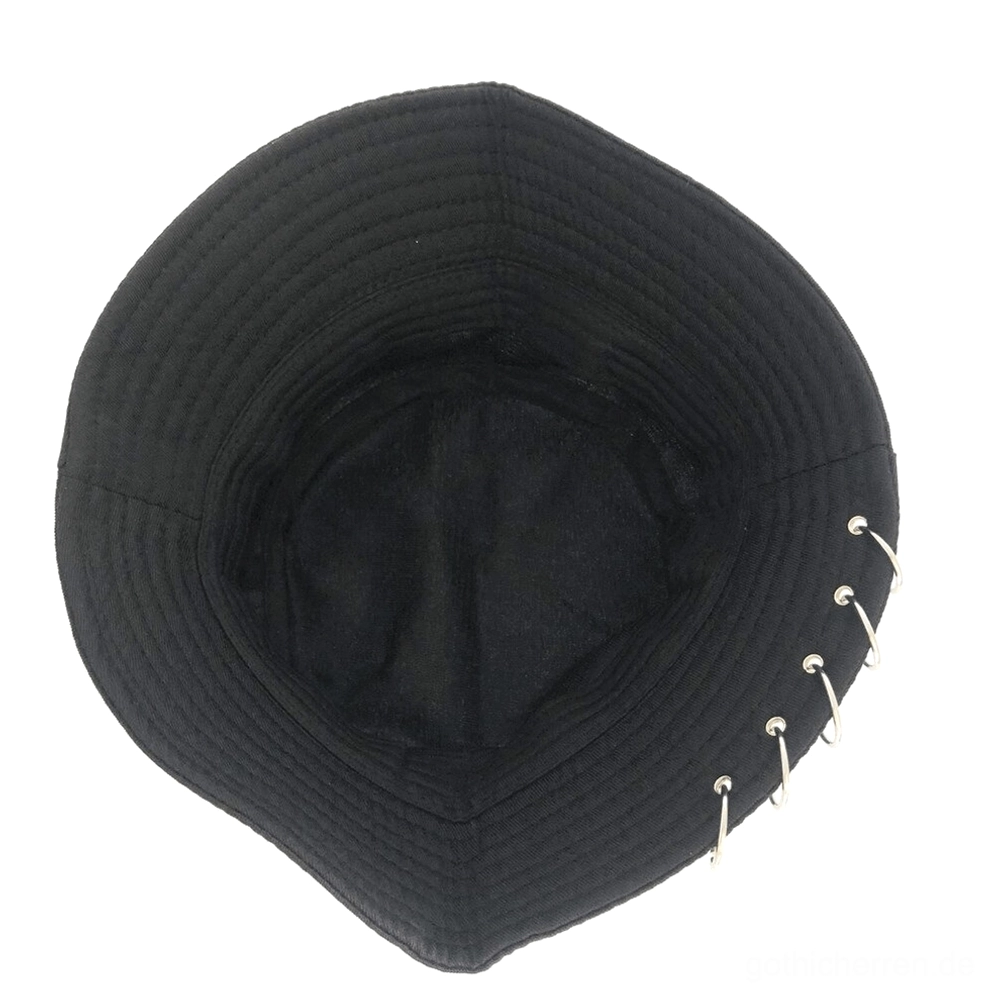Schwarze Gothic Safety-Pin Bucket Hat Innenansicht zeigt Baumwoll-Futter und verchromter Ring-Borte