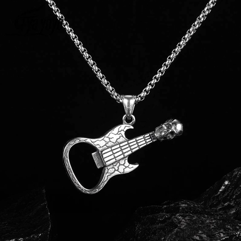 Gothic Schädel-Gitarren-Anhänger Halskette detailliertes Design dunkle Rock-Ästhetik