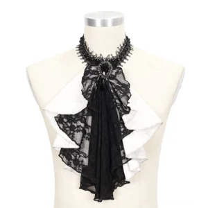 Gothic-Ascot-Halskrawatte mit schwarzer Spitze und weißen Rüschen auf Schneiderpuppe, Nahaufnahme zeigt schwarze Spitzenüberlagerung, mehrschichtige weiße Rüschen und zentrales schwarzes Edelstein-Ornament