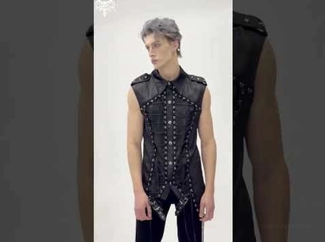 Gothic Punk ärmelloses Schnür-Shirt Dreiviertel-Winkelansicht mit Korsett-Stil Vorder-Schnürung und tailierter Silhouette