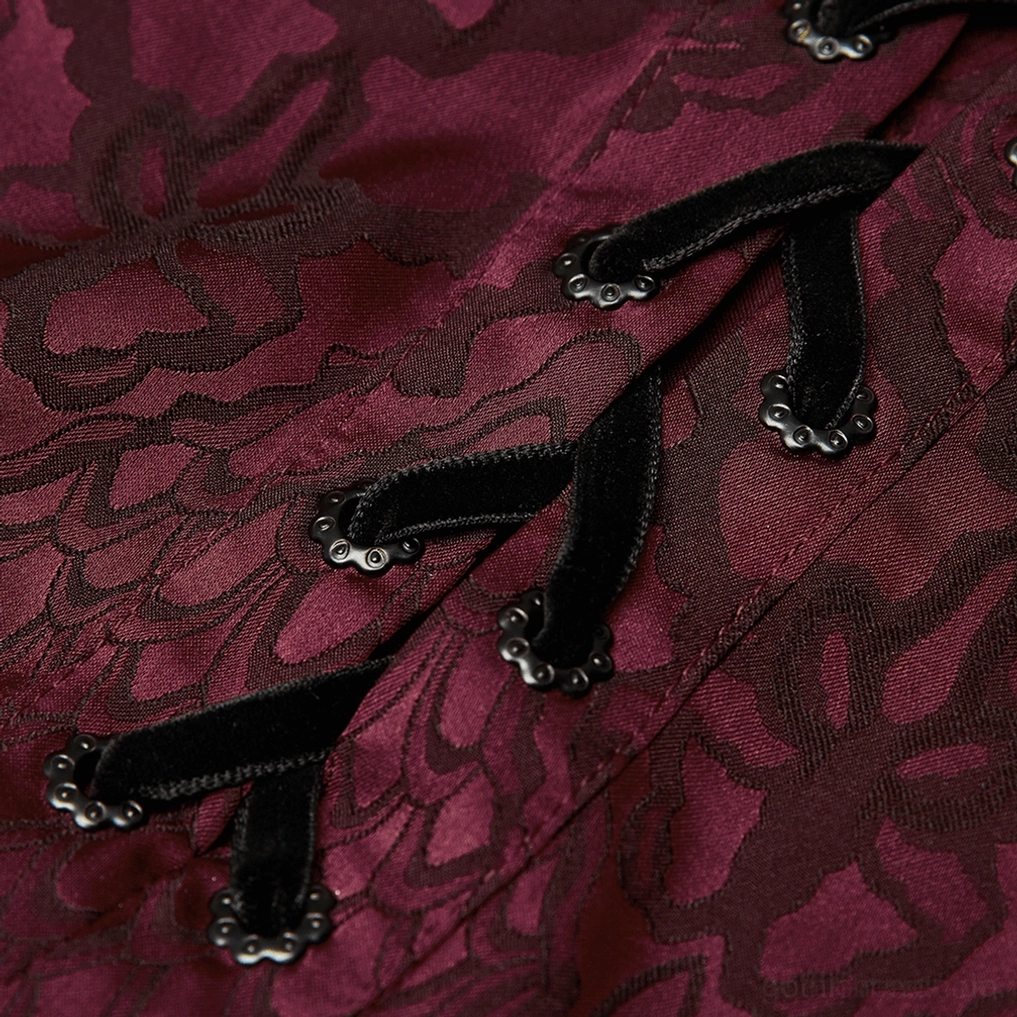 Nahaufnahme Gothic Schnürhemd Frontplakette schwarze Samtschnüre Vintage Metalllöcher Schnallen burgunderrotes Jacquard-Gewebe dekadente viktorianische Hardware