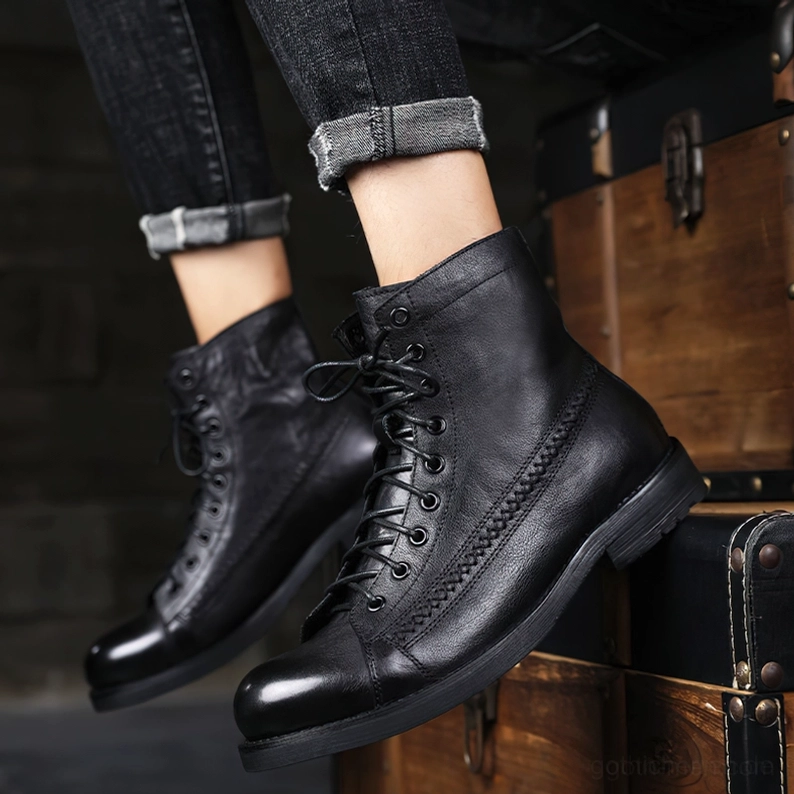Gothic Schnürstiefel Kollektion – schwarzes und braunes Paar Lace-Up Combat Boots in Premium-PU-Leder Vintage-Stil