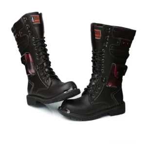 Gotischer Schnürstiefel Seitenansicht Details dekorative Tasche Metallverstärkungen Alternative Boots Profilansicht