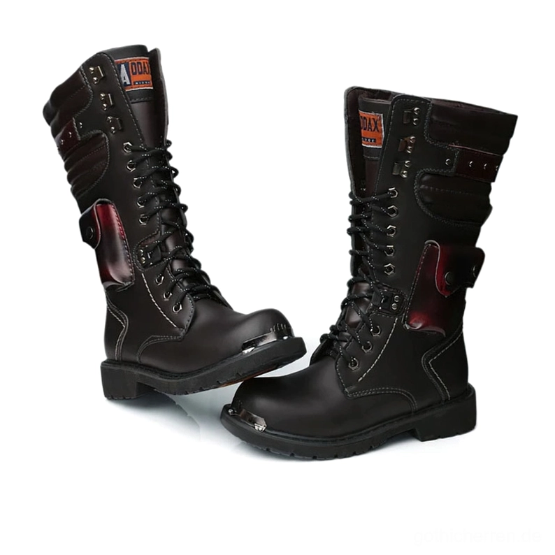 Gotischer Schnürstiefel Seitenansicht Details dekorative Tasche Metallverstärkungen Alternative Boots Profilansicht