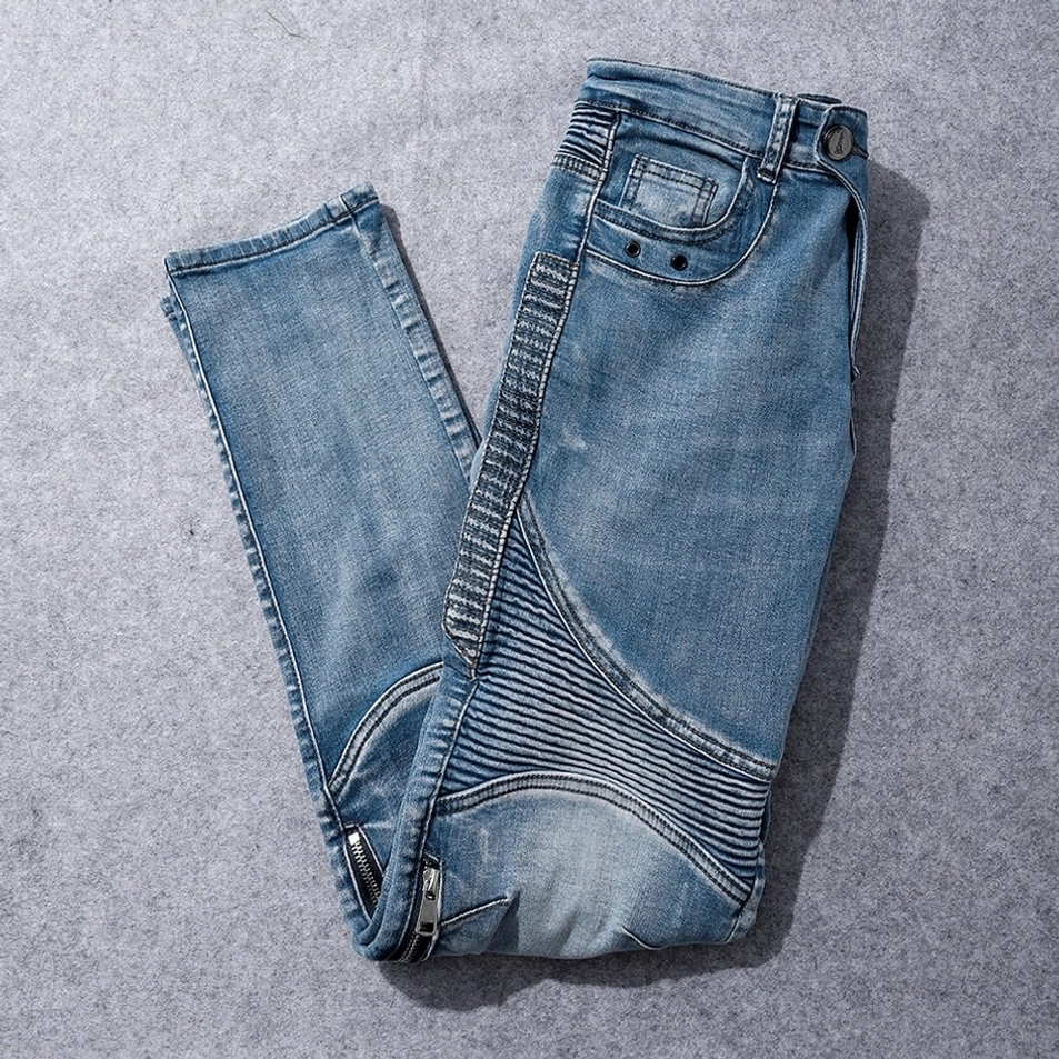 Gothic Schutzjeans Hellblau Vogelperspektive Flatlay schlanke Passform gewaschenes Denim
