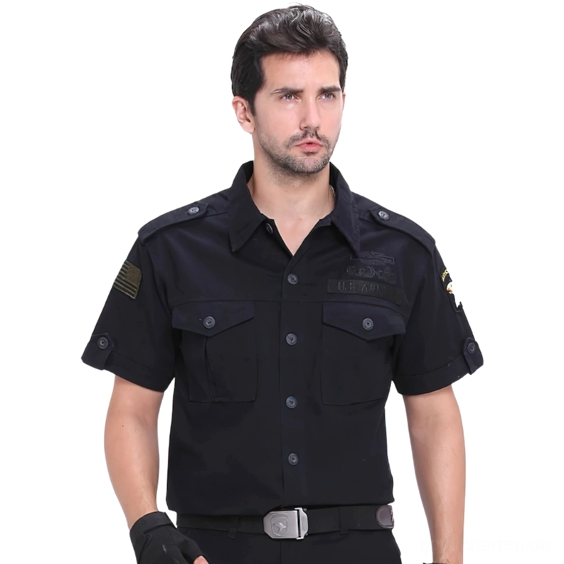 Schwarzes Gothic Tactical Army Hemd für Männer – Vorderseite Halbe Körper mit doppelten Brusttaschen, Schulterstegen und Armpatches