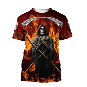 Schwarzes Gothic Sensenmann T-Shirt Flat-Lay-Ansicht, komplettes Vorderdesign mit durchgehenden Sensenmann-Grafiken, Totenschädeln, Flammen und Sichel-Druck auf schwarzem Stoff