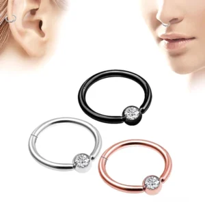 Gothic doppellagiger Hinged Clicker Nasenring in drei Farben - Silber, Roségold und Schwarz mit Zirkonia-Stein, getragen am Septum und Ohr