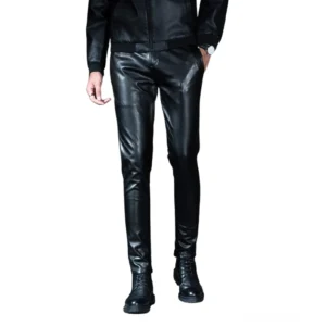 Schwarze Gothic Skinny Kunstleder-Motorradhose mit Reißverschluss-Akzenten, direkte Vorderansicht mit Ultra-Slim-Schnitt und strukturierter Silhouette