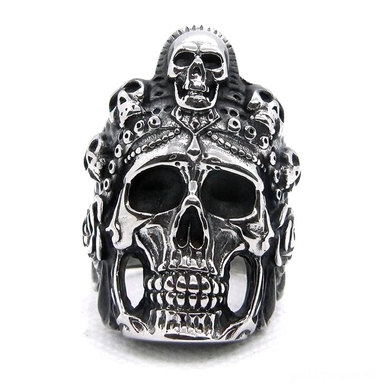 Gothic Skull Biker Ring Frontansicht Draufsicht zeigt kunstvoll gravierte Totenkopfdetails und dekorative Schnitzereien auf Edelstahlband