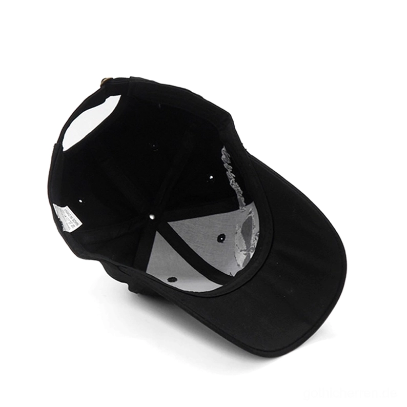 Innenansicht schwarze Gothic Skull Kappe, Unterseite Detail, Qualitätsnähte und innere Verstärkung sichtbar, Baumwoll-Innenfutter, Verarbeitungsstandards Gothic Alternative