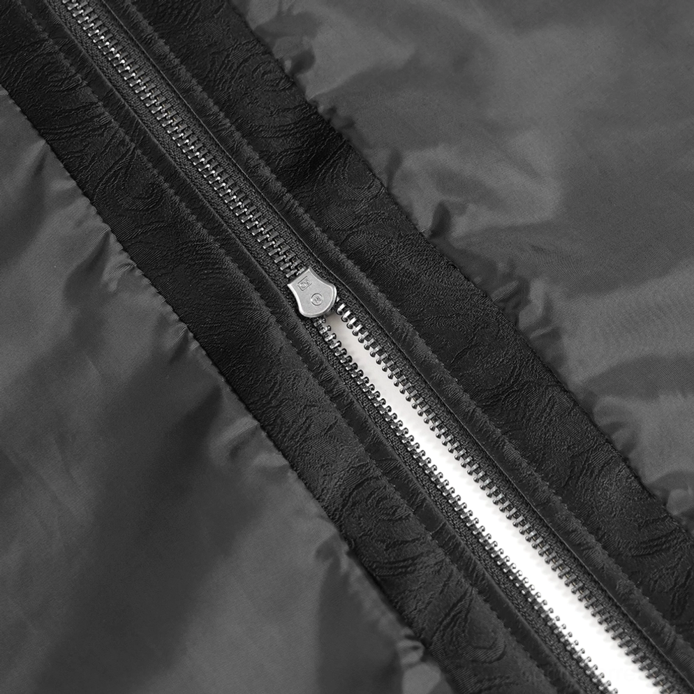 Gothic-Spike-Trenchcoat Innenansicht Konstruktion und verstärkte Nähte-Details, Handwerkqualität