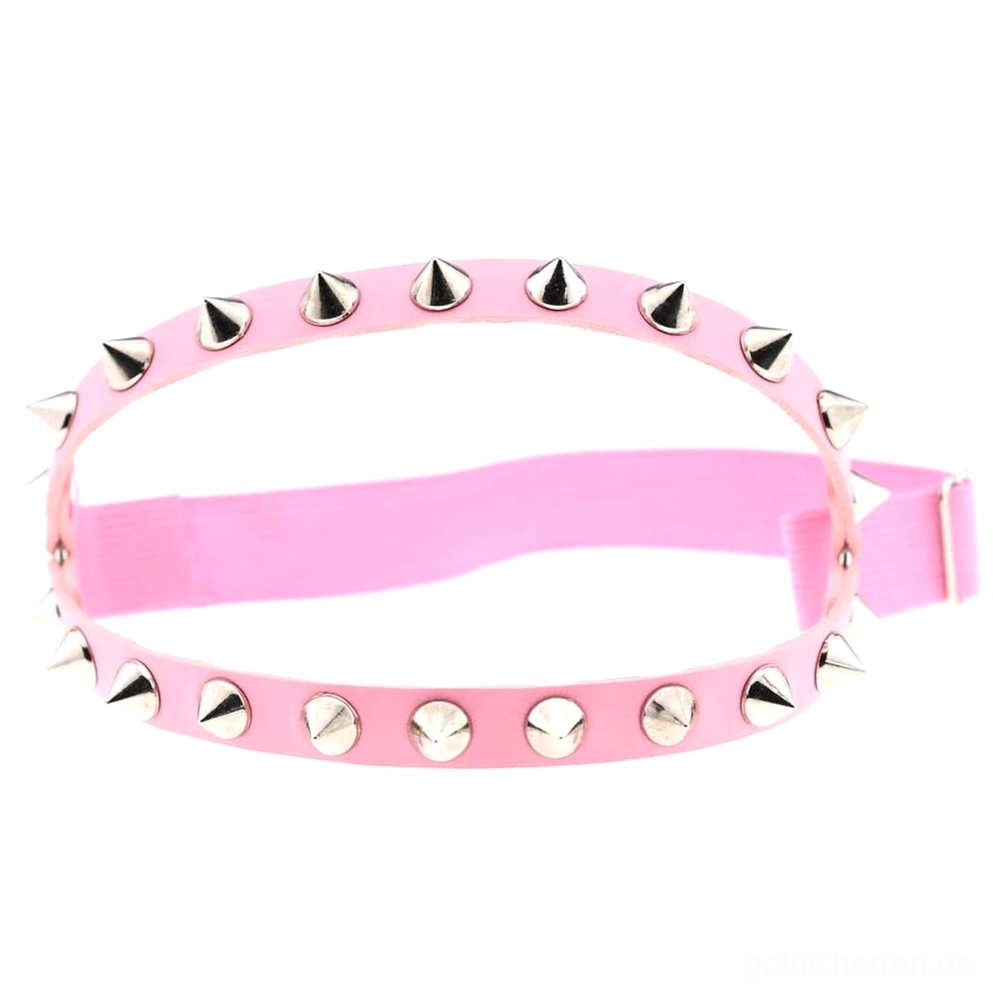 Rosa Gothic Spiked Knee Garter mit silbernen Metallnieten und verstellbarem Verschluss, Alternative-Goth-Ästhetik-Farbvariante, feminine Edge-Styling