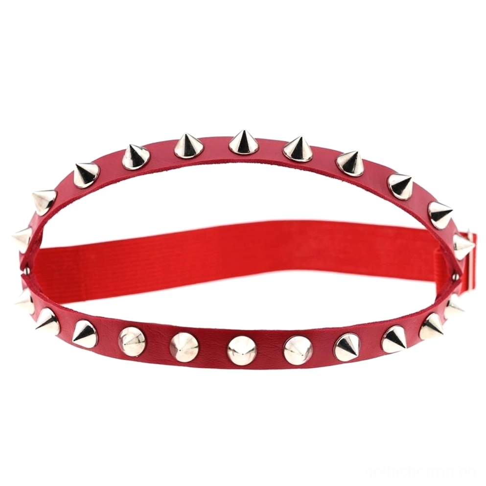 Karminrot Gothic Spiked Knee Garter mit silbernen Metallnieten und verstellbarem Verschluss, boldeste rote Farbvariante, dramatische Gothic-Ästhetik