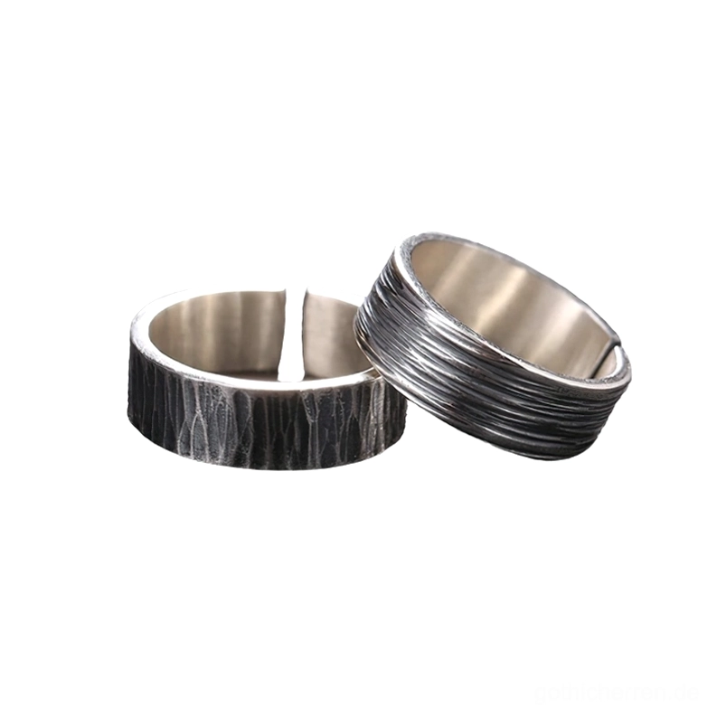 Paar Gothic Sterling Silver S999 Couple Ringe mit verstellbarem Open Cuff Design Seitenansicht dunkle antike Patina zwei unterschiedliche Texturen
