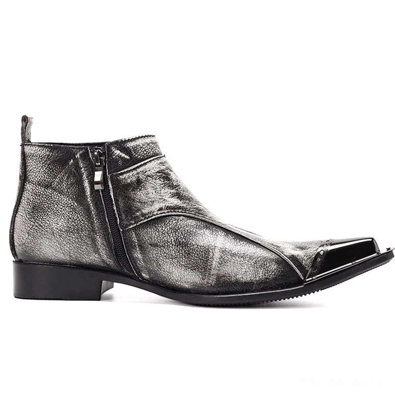 Einzelner grauer Lederstiefel mit seitlichem Reißverschluss und architektonischer Metallspitze, vollständiges Seitenprofil