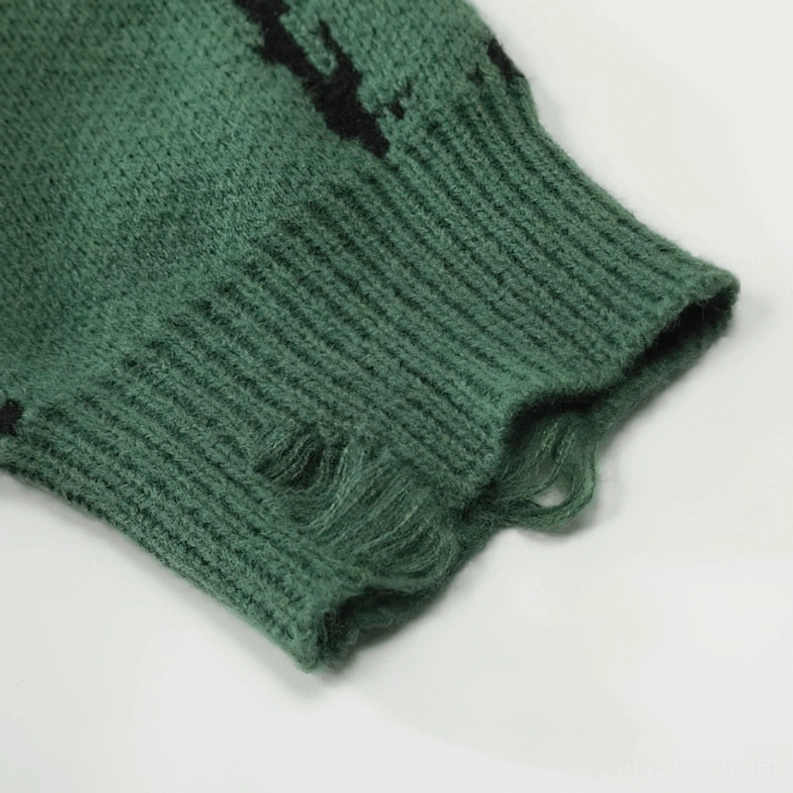 Gothic-Strickpullover geripptes Ärmelbündchen mit ausgefranstem zerrissenen Finish-Detail, zeigt Verarbeitungshandwerk und Strickqualität