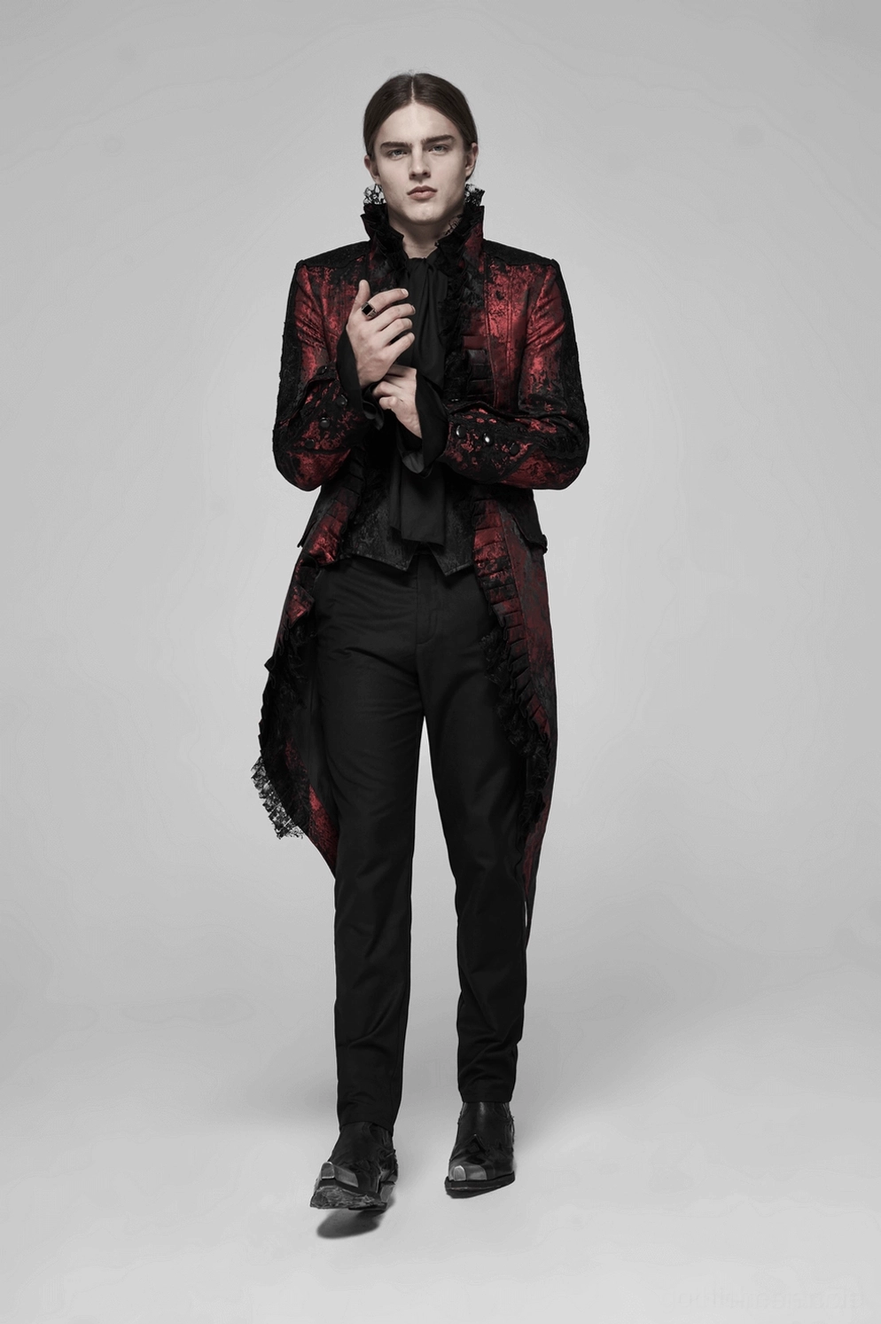 Gothic Weinrot Tailcoat Ärmeldetail mit umgeschlagenem Manschettensaum und Spitzensäumung