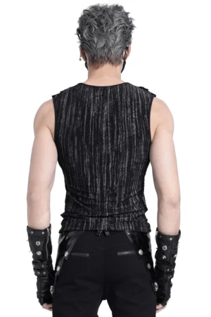 Rückansicht schwarzes gothic ärmelloses tank top mit verwitterten streifen und metallhardware details auf männlichem modell industrial mesh design