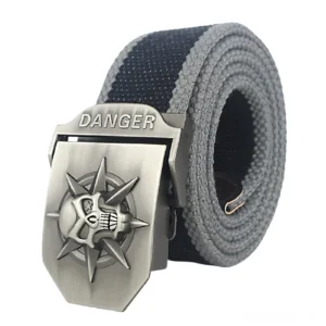 Gothic Totenkopf Canvas Gürtel mit grauem Streifenwebstoff und DANGER geprägte Metallschnalle - Punk Rock Accessoires für Herren und Damen unisex