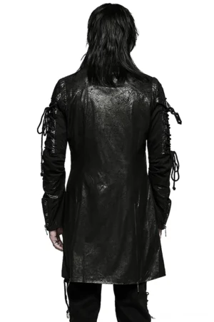 Rückansicht des schwarzen Gothic-Trenchmantels zeigt strukturierte Schulterpartie, Schnürelemente und charakteristische rissige Lederoberfläche