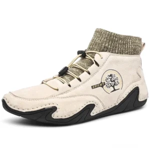 Beige Gothic Casual Turnschuhe mit braunem gestricktem Kragen und Baum-Muster Logo – Front-Dreiviertel-Produktansicht