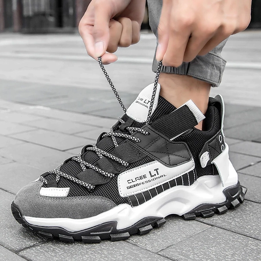 Dunkle Ästhetik Turnschuhe Nahaufnahme Schnürsystem verstärkte Ösen verstellbare Passform Lace-Up Detail-Konstruktion