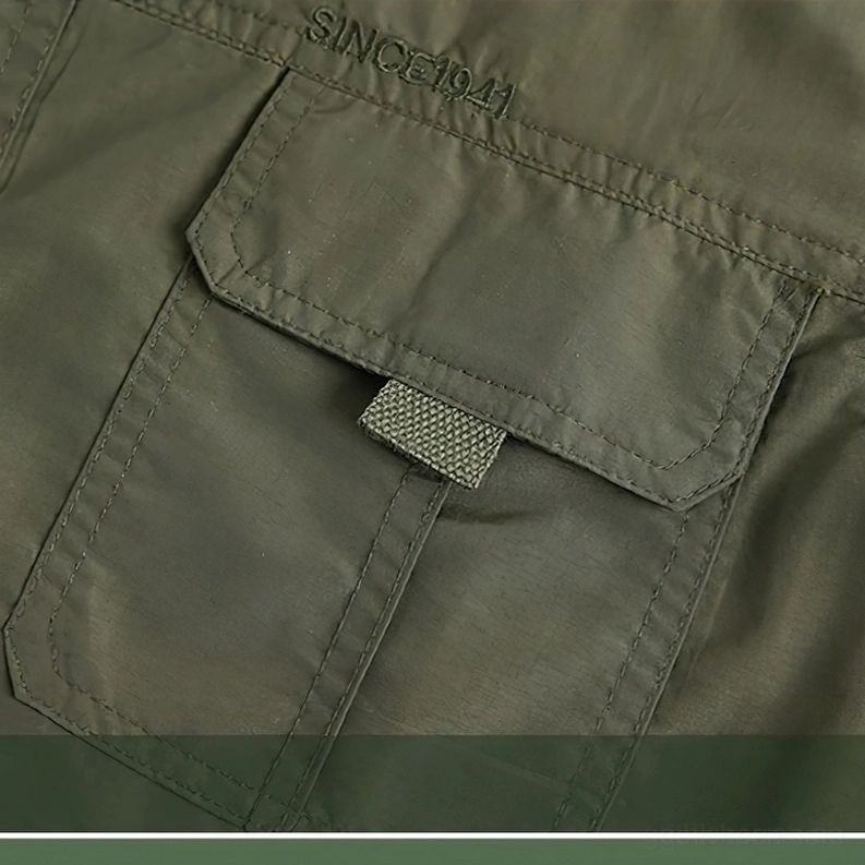 Gotisches Utility-Hemd Farbpaletten-Vergleich alle vier Farbvarianten, zeigt Schwarz, Anthrazit-Grau, Armeerot und Khaki Optionen nebeneinander auf neutralem Hintergrund für einfache Farbwahl