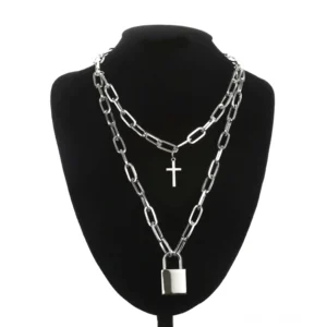 V-förmige doppelte dicke Silber-Gliederkette Gothic Halskette mit Kreuz und Vorhängeschloss-Charms auf Schmuck-Display-Ständer