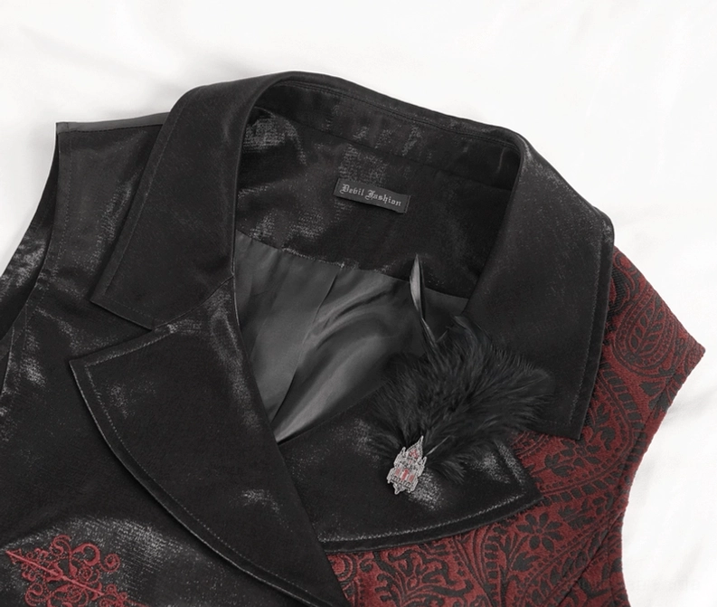 Innenansicht der Gothic Weste mit Satin-Futter, Markenlabel und Feder-Accessoire Nahaufnahme