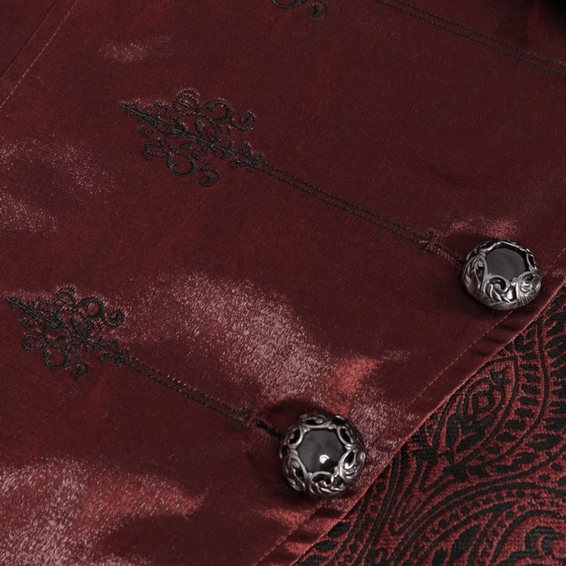 Modell trägt weinrote Gothicweste mit Spitzenmanchetten-Details und formales Styling gegen neutralem Hintergrund