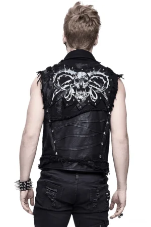 Distressed schwarze Gothic Weste mit großem Totenkopf und Hörnern Rückendruck Hinteransicht auf männlichem Model zeigt das charakteristische Motiv