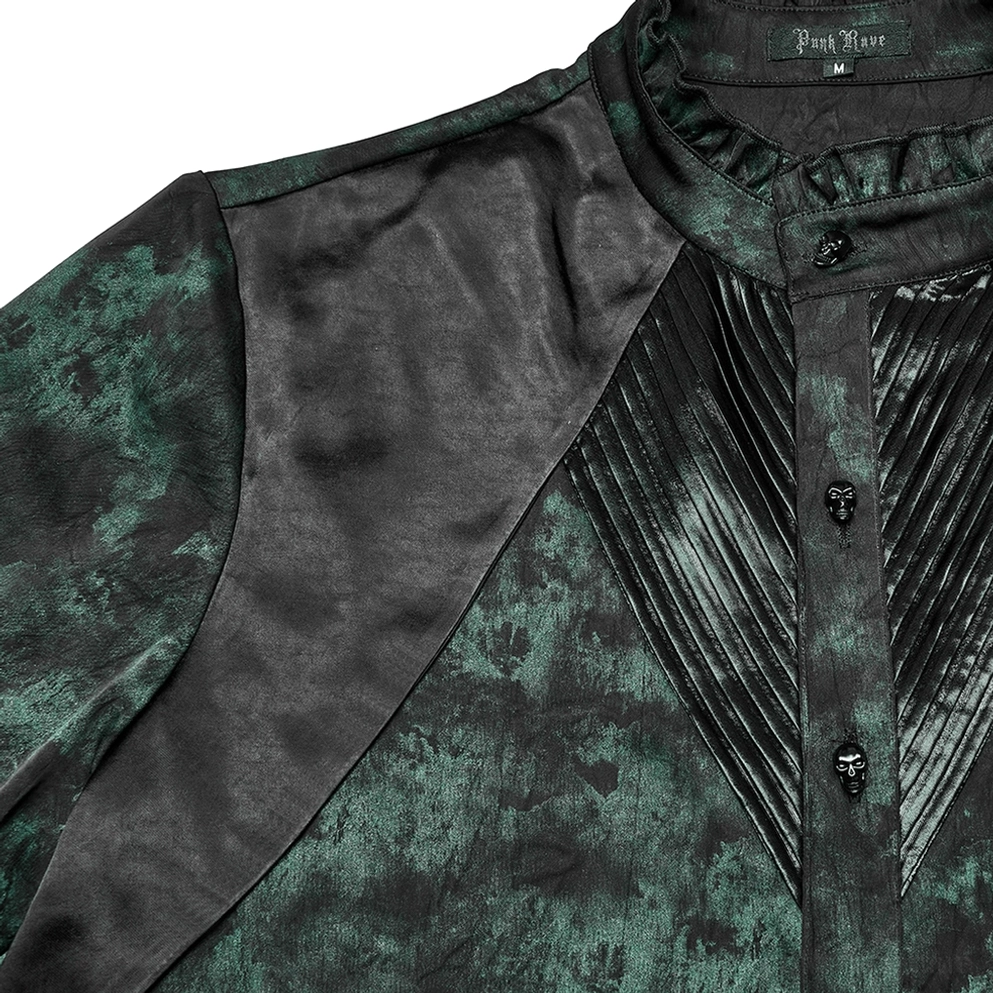 Gothisches plissiertes Schulter-Hemd Vorderpanel-Nahaufnahme zeigt plissierte Kunstleder-Details, Totenkopf-Knöpfe und Batik-Basismuster mit strukturierter Textur
