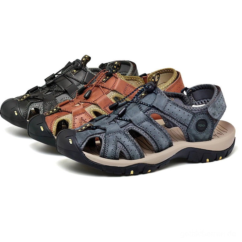 Drei Paare Herren-Gotik-Ledersandalen in Schwarz, Braun und Schiefergrau nebeneinander, komplette Farbpalette im Vergleich