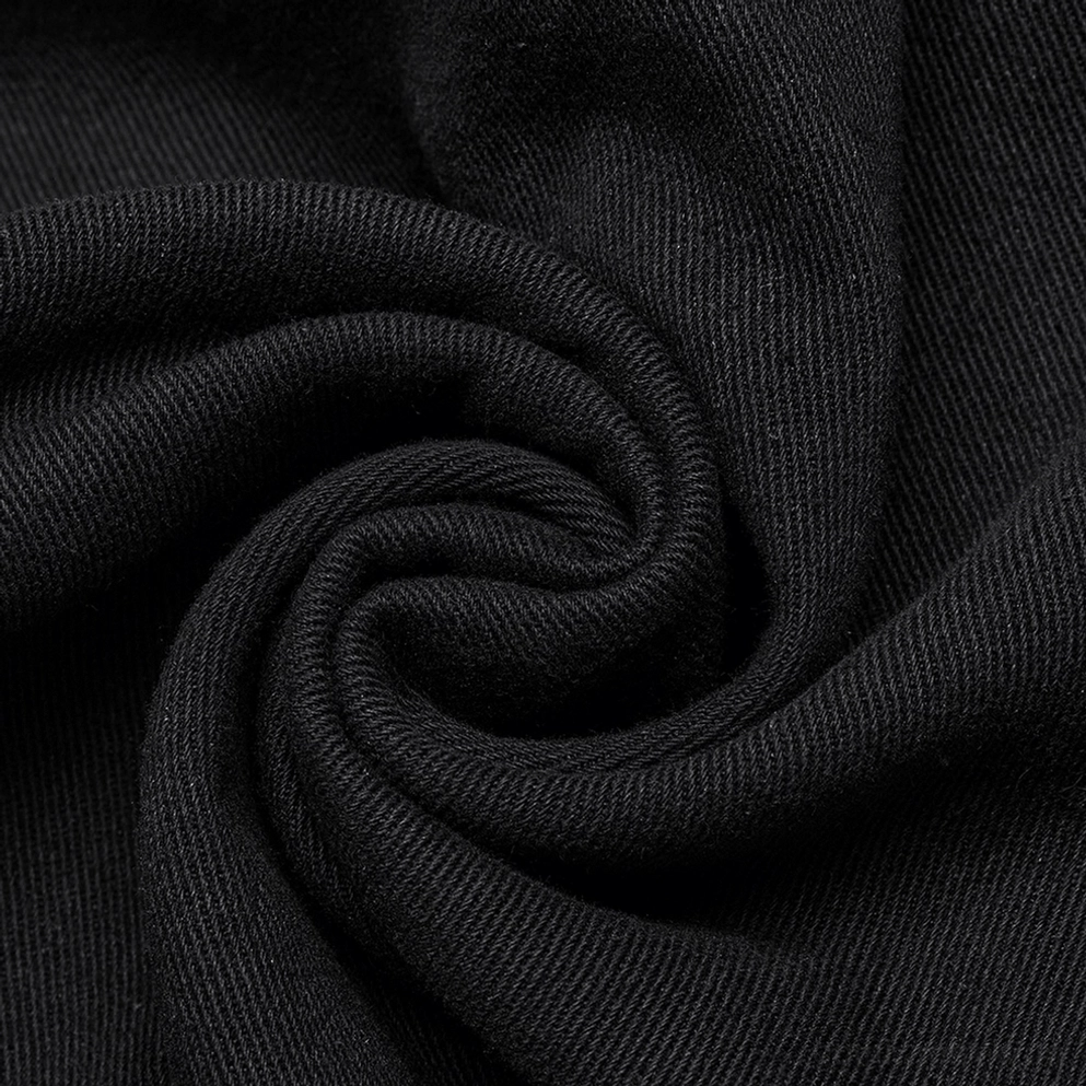 Gotische Hose Konstruktions-Detail – Metallhardware-Befestigungspunkte, Nahtqualität, Materialübergänge und Verarbeitungsmerkmale im Nahbereich