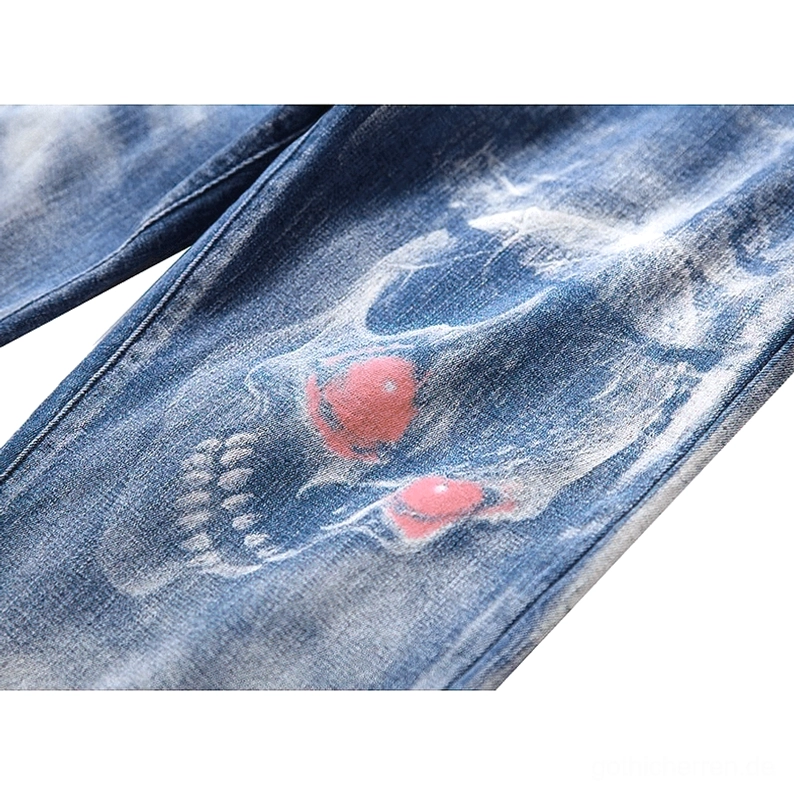 Gotische Totenkopf-Denim-Jeans für Herren Alternative-Streetwear Styling und Konstruktionsdetail Präsentation