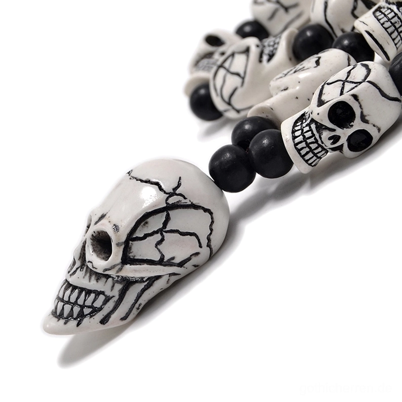 Vergleich aller Farben der gotischen Totenkopf-Perlenkette – dunkelbraun, retro-weiß und gelbbraun Varianten nebeneinander auf weißem Hintergrund