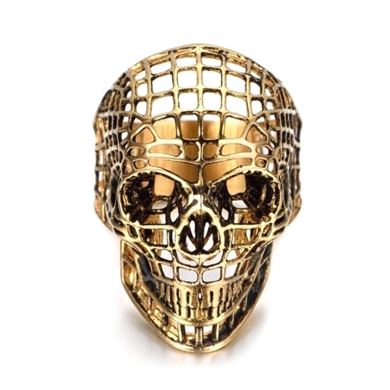 Gotischer hohler Schädelring Vorderansicht – Goldfinish mit geometrischem Mesh-Muster und Statement-Design