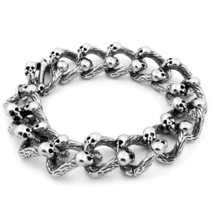 Silbernes gotisches Doppelreihen-Totenkopf-Kettenarmband Draufsicht Flatlay mit verwickelten Kettengliedern mehrere integrierte Schädel antike versilberte Patina Gothic-Schmuck