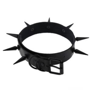Gotisches Spike Choker mit D-Ring Hardware und schwarzem Metallmuster, Seitenansicht Detail - Verstellbares Leder Halsband