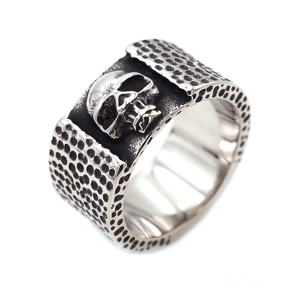Hammered skull gothic ring 316L stainless steel top oblique view with embossed skull decoration and vintage dark silver finish