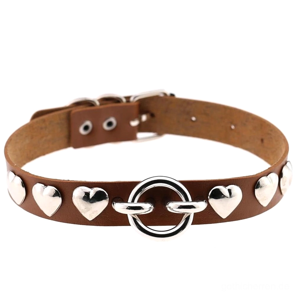 helles beige braun pu leder herzchoker mit silber o-ring und herznieten produktanzeige flach gelegt